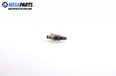 Gasoline fuel injector for Volkswagen Passat (B4) 1.6, 101 hp, station wagon, 1995